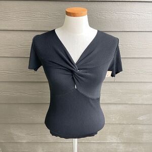 Main Strip Short Sleeve Front Knot Knit Top